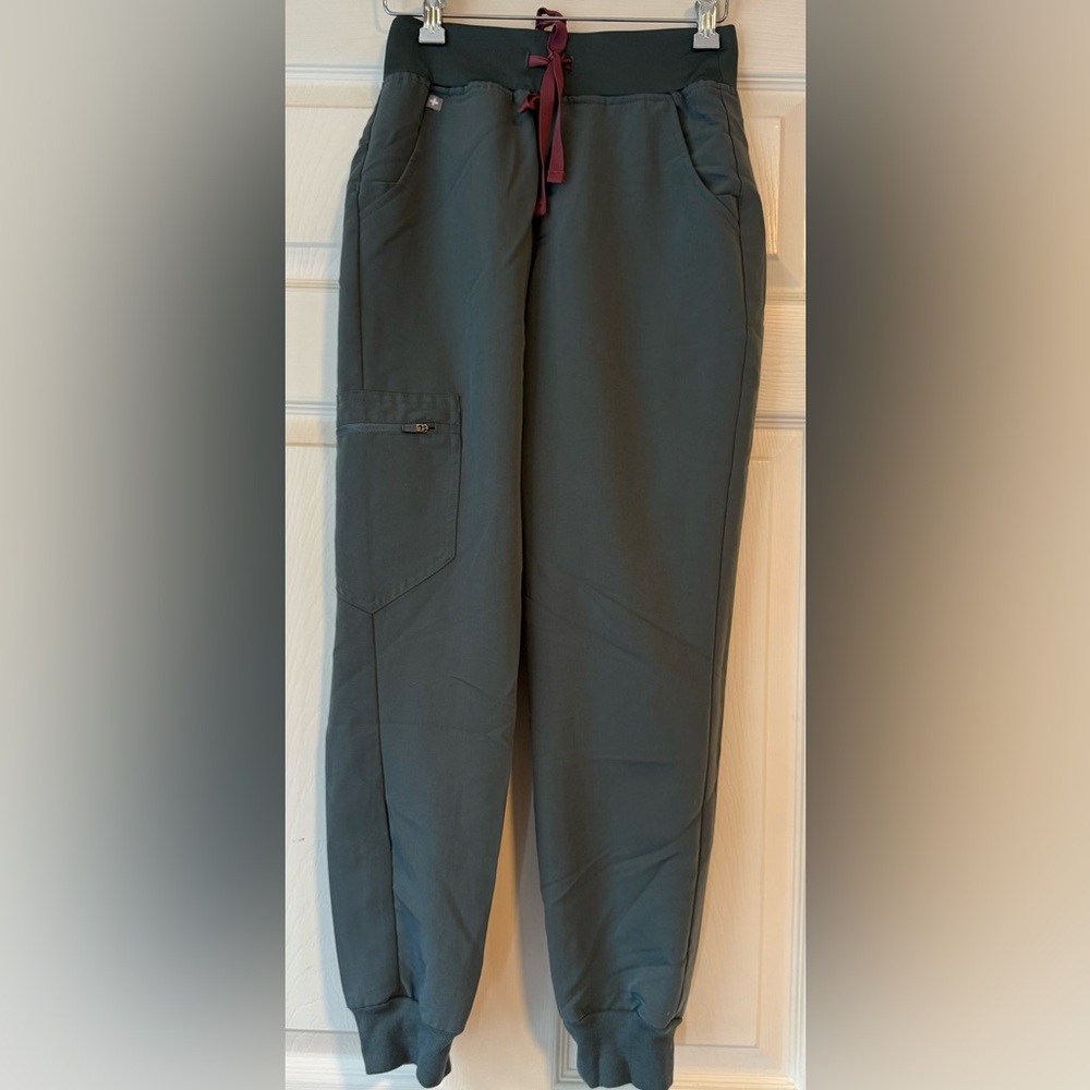 FIGS Zamora Jogger Scrub Pants – Charcoal – XS Petite